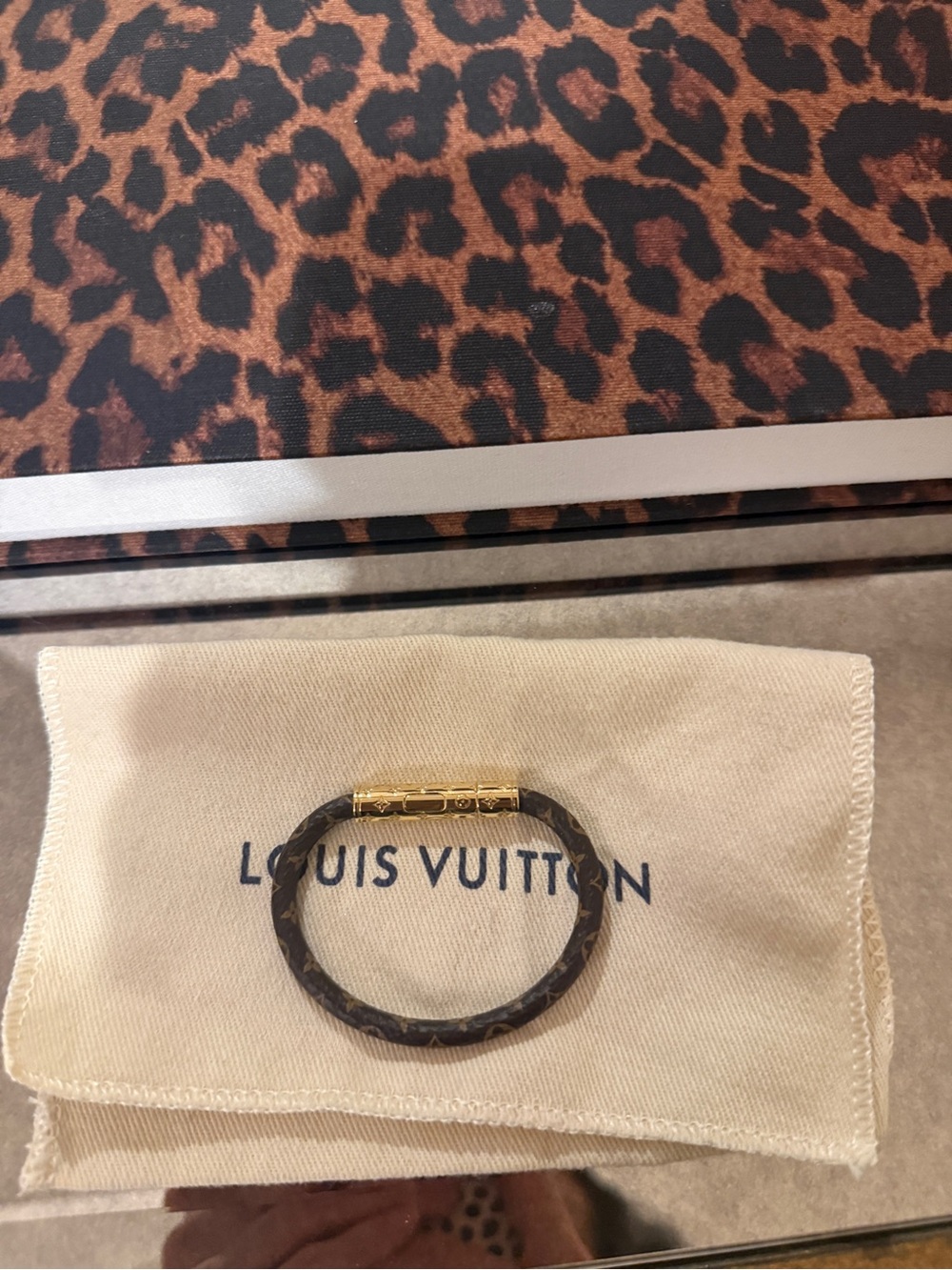 Louis Vuitton LV Confidential Bracelet – Size 17